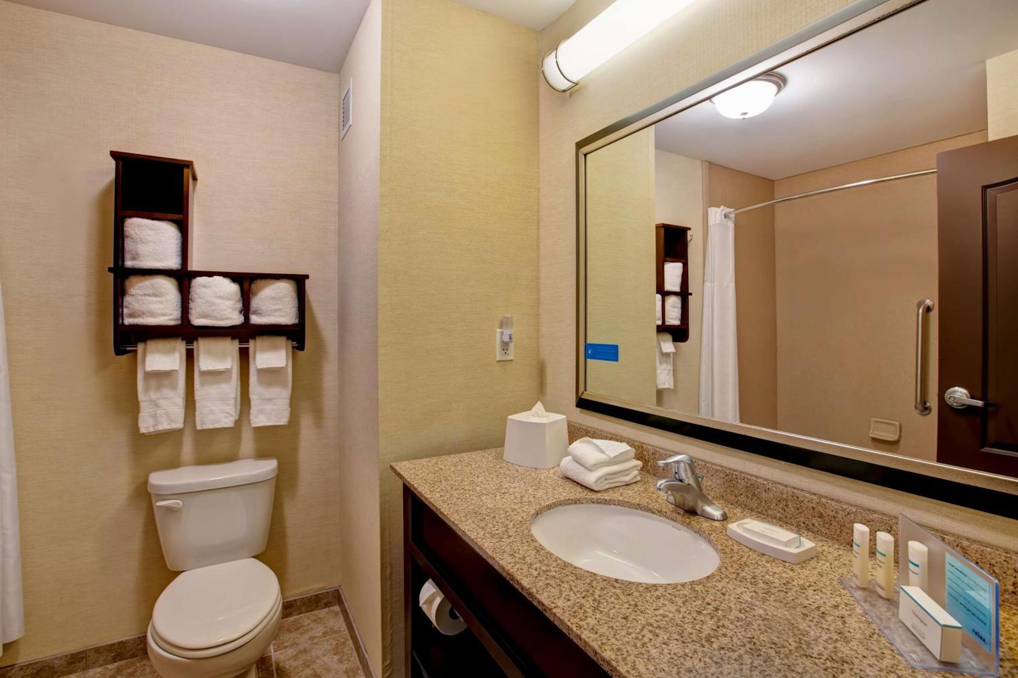 Hampton Inn Dekalb - Near The University Luaran gambar